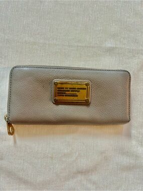 Marc Jacobs classic wallet
